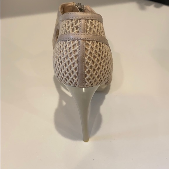 Burberry Mesh Stilletto size 8 - Picture 3 of 12